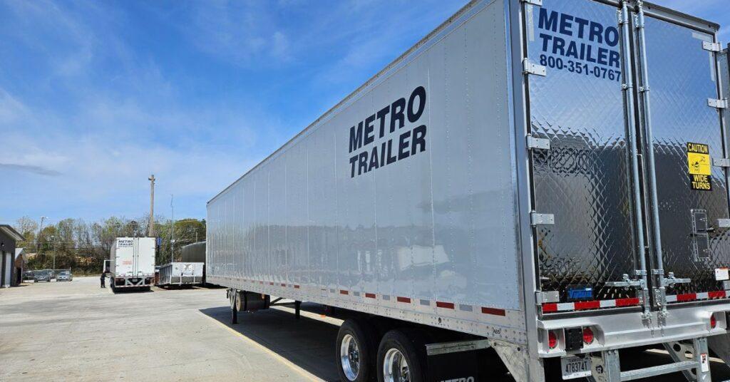 Dry Van vs. Flatbed Trailers: Which To Choose for Your Needs