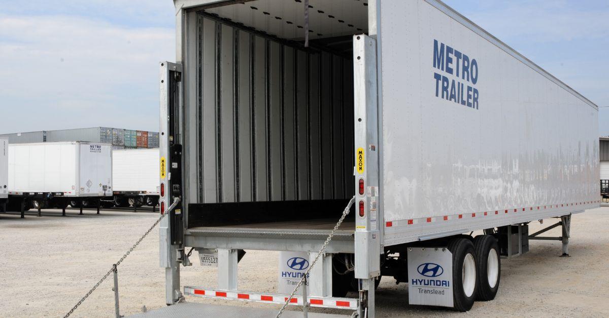 9 Tips for Handling a Truck Trailer Breakdown on the Road