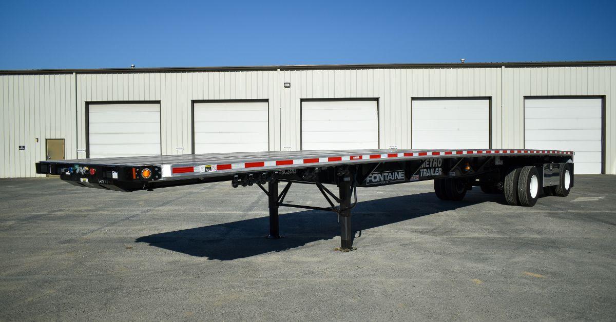 A Beginner’s Guide to Driving a Flatbed Trailer Proficiently