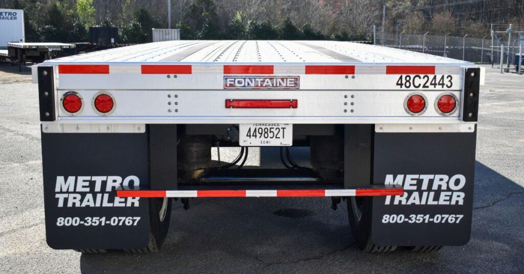 The Advantages of Flatbed Trailers for Construction Projects