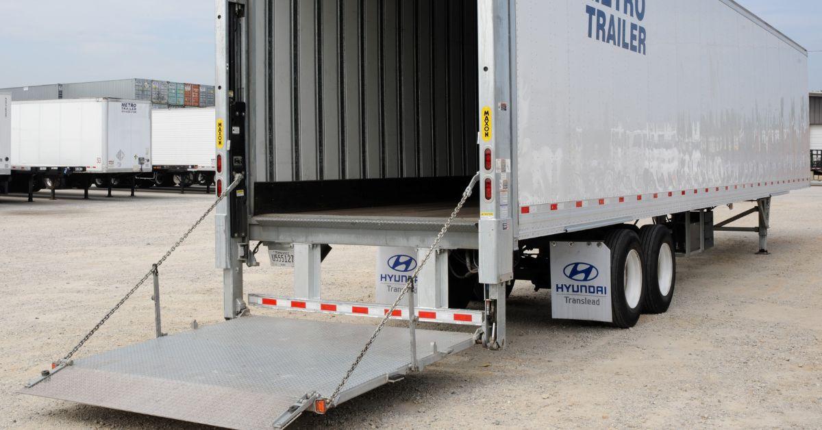 Why Dry Van Trailers Are Ideal for Long-Haul Shipping